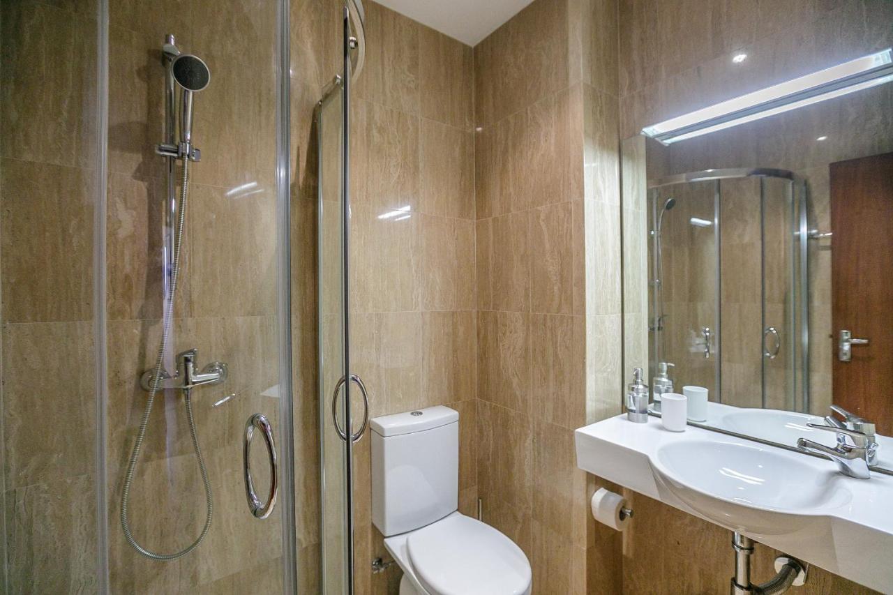 Lovelystay - Spacious 3Br Flat With Ac And Balcony Porto Eksteriør bilde
